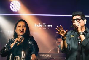 Singer Neeraj Shridhar performing live on stage during a nostalgic Bombay Vikings concert in Lucknow, with vibrant stage lights and fellow musicians in the background.